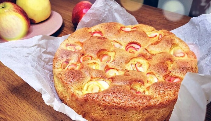 Как приготовить вкусную шарлотку с жареными яблоками: простой рецепт