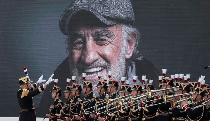 Франция простилась с Жан-Полем Бельмондо - актера проводили под музыку из фильма 