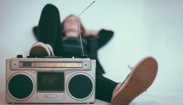 Хлопець увімкнув музику голосніше і отримав лист від сусіда - такого прохання з квартири навпроти він точно не чекав