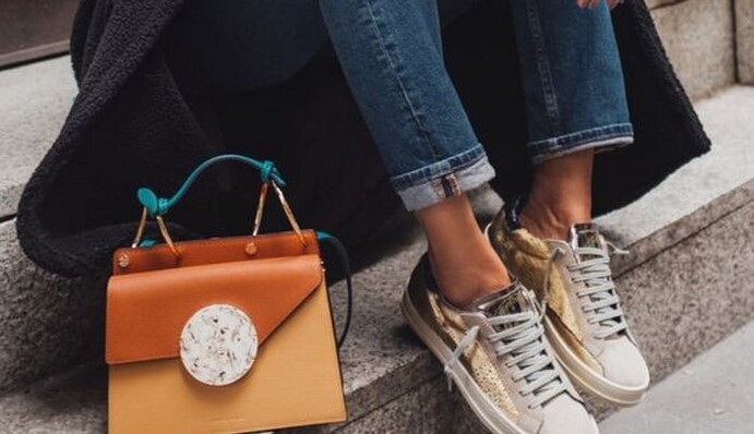 Пальто і кросівки: 9 стильних комбінацій на прохолодну осінь