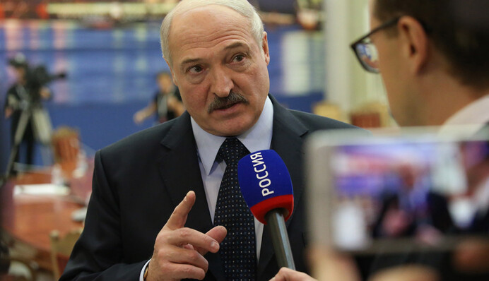 Лукашенко - это бальзам на больную российскую душу, а за это ему еще и платят - белорусский журналист