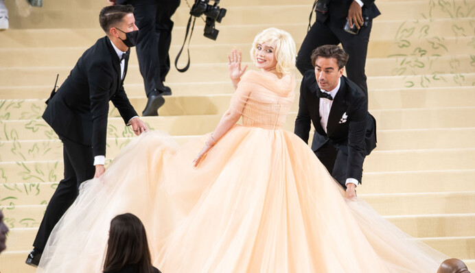 Билли Айлиш в платье зовут королевой бала Met Gala 2021: как преобразилась певица