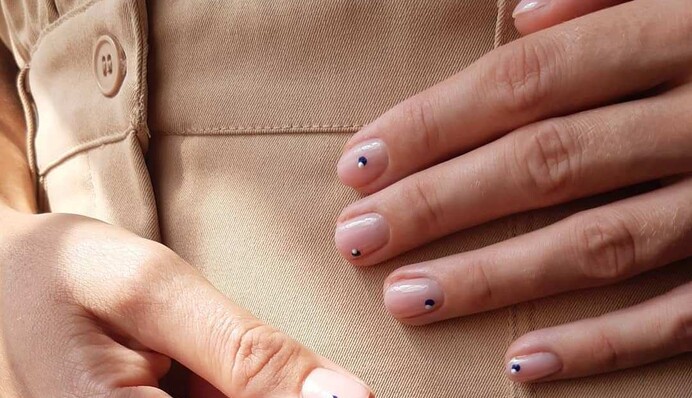 14 идей скромного маникюра на осень: что выбрать в офис и на учебу