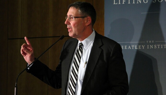 Байден хочет видеть Украину в НАТО, но 5-10 лет этого точно не будет - экс-посол США Джон Хербст