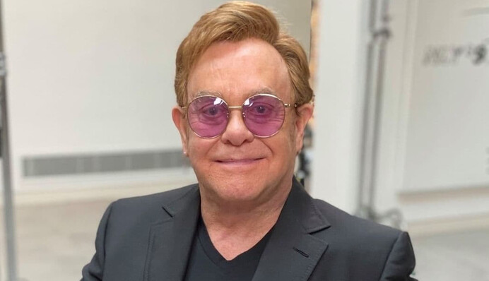 74-летнего Элтона Джона прооперируют после падения - певец рассказал о серьезной травме