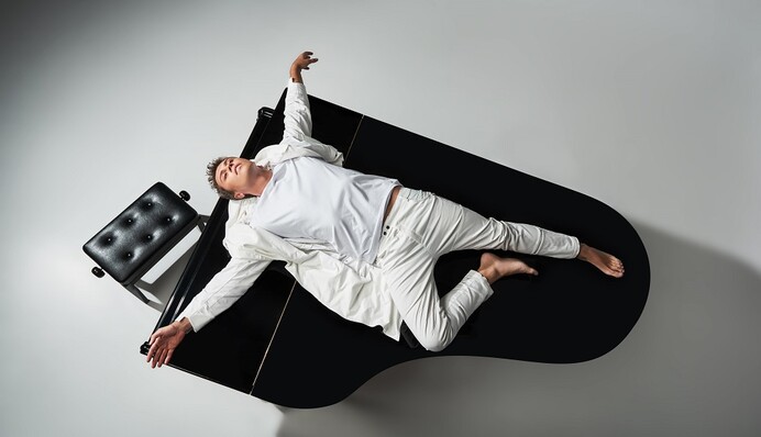 Теплый семейный концерт: Евгений Хмара выступит в Киеве с камерным концертом