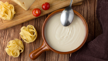 Як приготувати правильний соус бешамель для лазаньї: простий рецепт