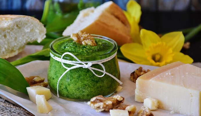 Как приготовить домашний соус песто: простой рецепт