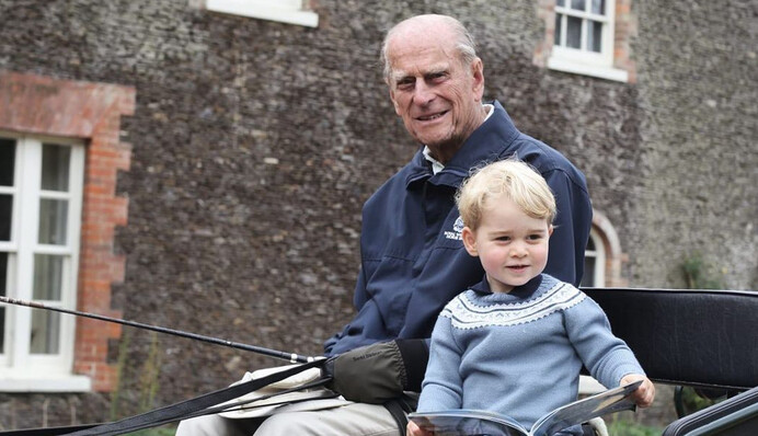 Королівська родина показала рідкісні кадри з сімейного архіву - вони увійдуть у новий фільм про принца Філіпа