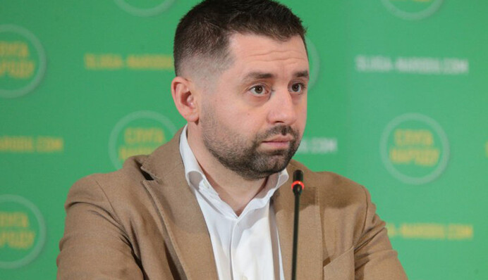 Расстрел авто Шефира - это послание президенту - Давид Арахамия