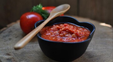 Як закрити смачну сиру аджику з хріном: простий рецепт