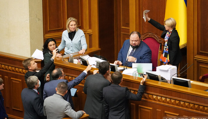 Театр абсурда от Банковой: чем закончился сеанс деоли­гархизации