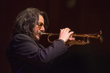 Легендарный трубач с оркестра Эннио Морриконе впервые выступит в Украине