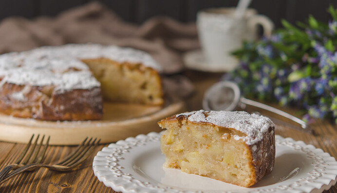 Как приготовить постную шарлотку с яблоками: простой рецепт