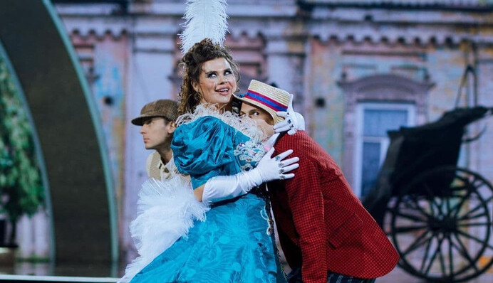 Вокалистка KAZKA Александра Зарицкая закрутила роман во время 