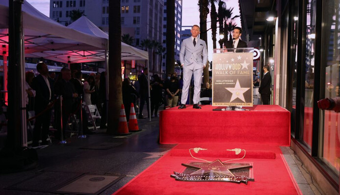 В честь последнего фильма о Бонде Дэниел Крейг получил звезду на Голливудской 