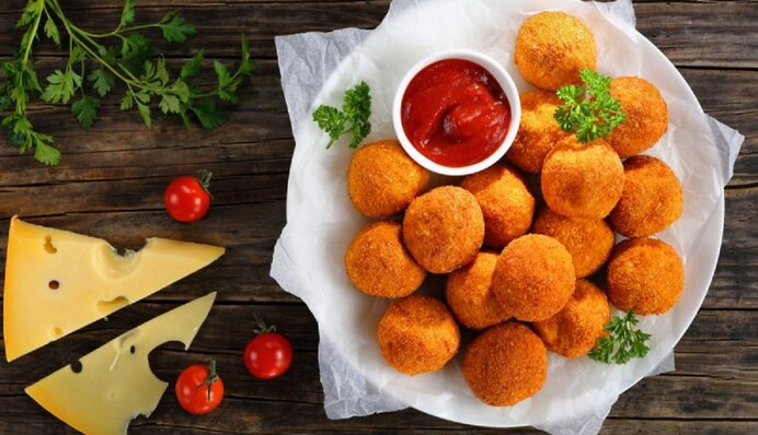 Как приготовить на сковороде вкусные сырные шарики: простой рецепт закуски