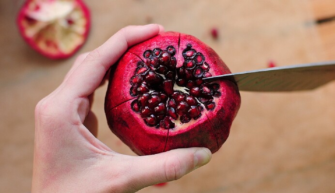 5 продуктів, які можна почистити значно швидше: прості лайфхаки