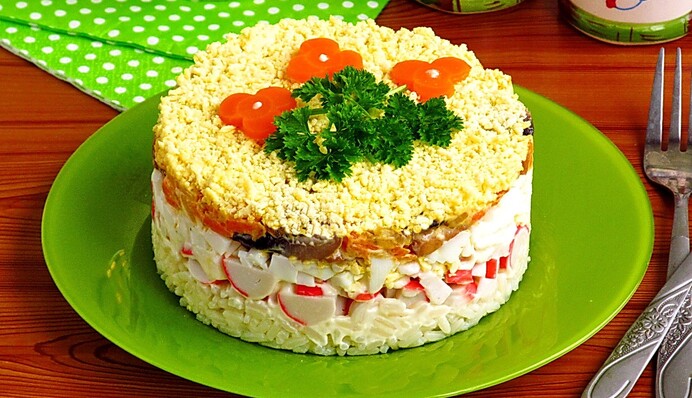 Какой салат приготовить с крабовыми палочками: 3 простых рецепта к ужину