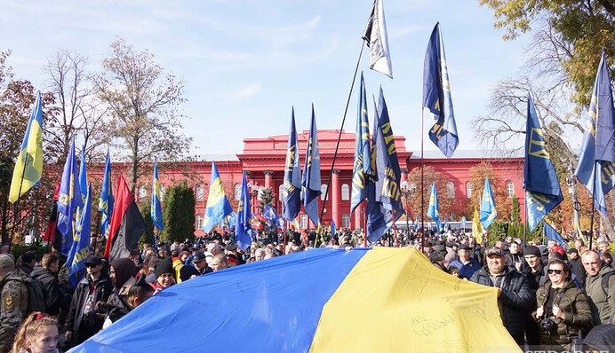 ​Чотири свята і палка суперечка подружжя через Росію: як у Києві відзначали 14 жовтня
