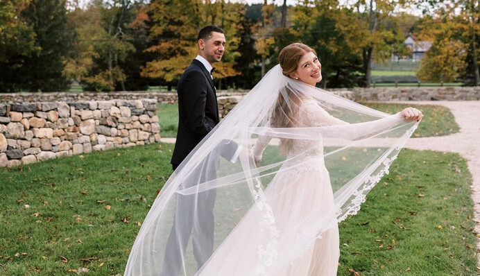 Дочь Билла Гейтса показала свадебные фото в роскошном дизайнерском платье