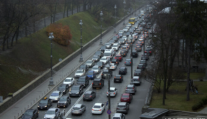 Автомобілі дуже шкодять здоров'ю киян, але є ще одна проблема - фахівець з питань екології