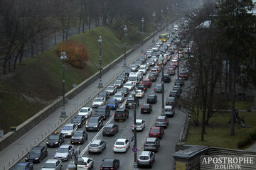 Автомобили очень вредят здоровью киевлян, но есть еще одна проблема - специалист по экологии