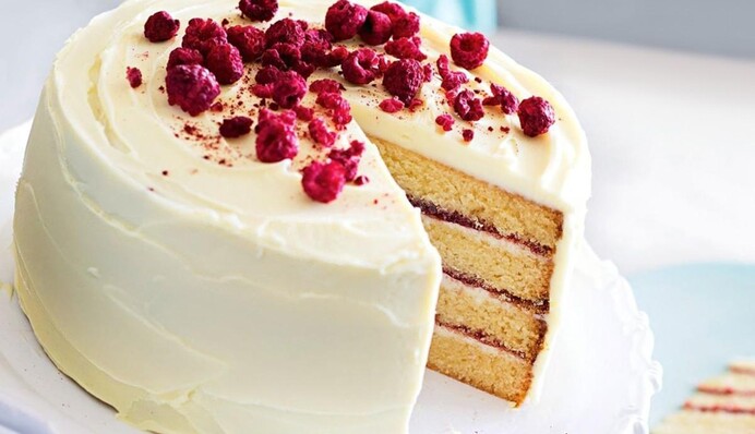 Как приготовить нежный бисквитный торт на йогурте: простой рецепт