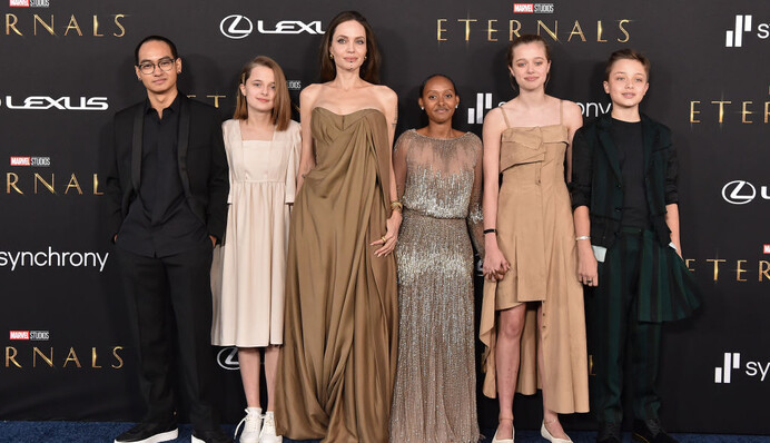 Дочка Анджеліни Джолі повторила вишуканий образ матері на прем'єрі фільму 