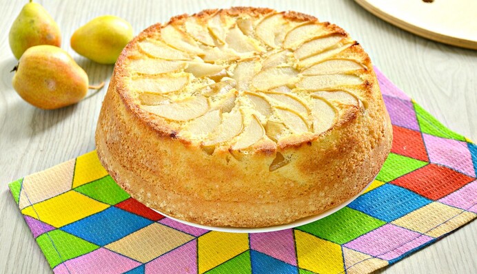 Как приготовить вкусную шарлотку с грушами: простой рецепт