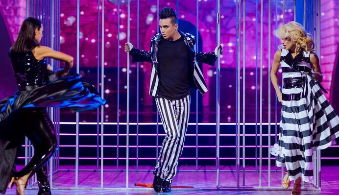 Делает из себя жертву. Гвоздева упрекнула партнершу MELOVIN после танца втроем на 