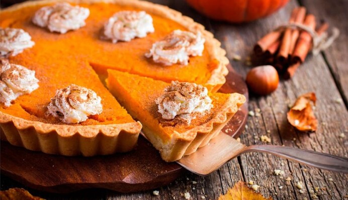 Печем ароматный тыквенный пирог на Хэллоуин: простой рецепт