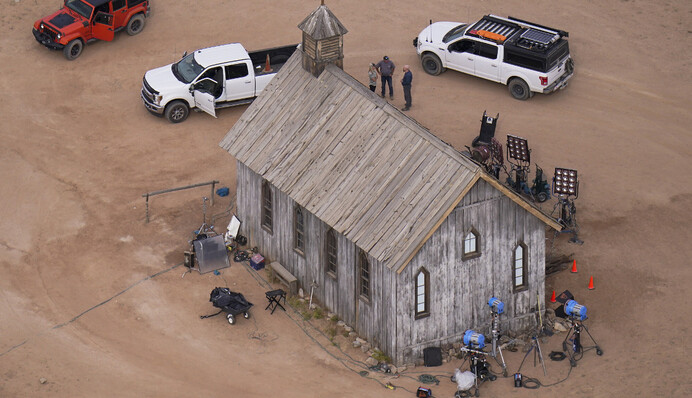 Новые детали смертельной стрельбы на съемках фильма с Алеком Болдуином: что говорит полиция