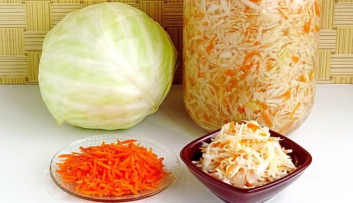 Как вкусно заквасить капусту с морковью: простой рецепт