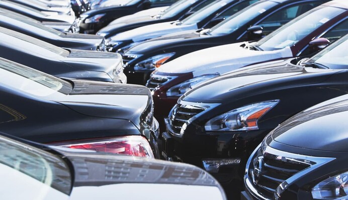 Биті, але дешеві: чому українці купують автомобілі із США