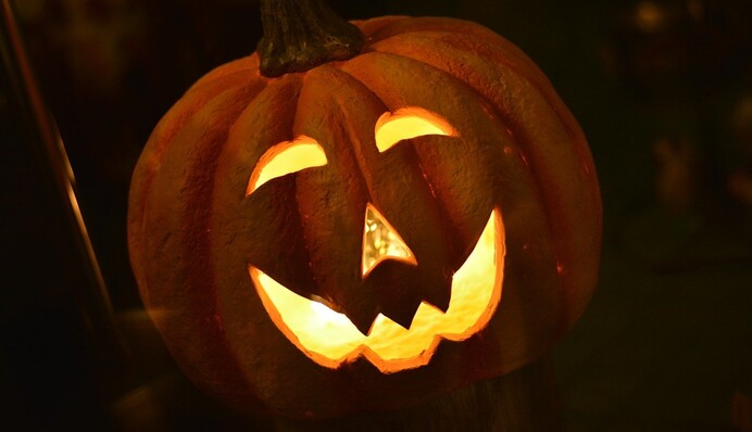 5 комедий на Хэллоуин для шумной вечеринки: что посмотреть с друзьями