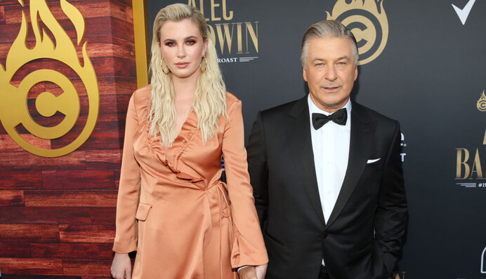 Дочь Алека Болдуина заступилась за отца после смертельной стрельбы на съемках фильма