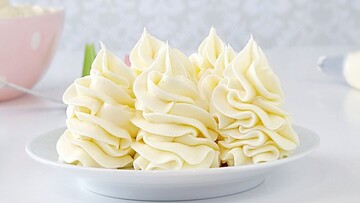 Як приготувати смачний крем-пломбір для торта: простий рецепт