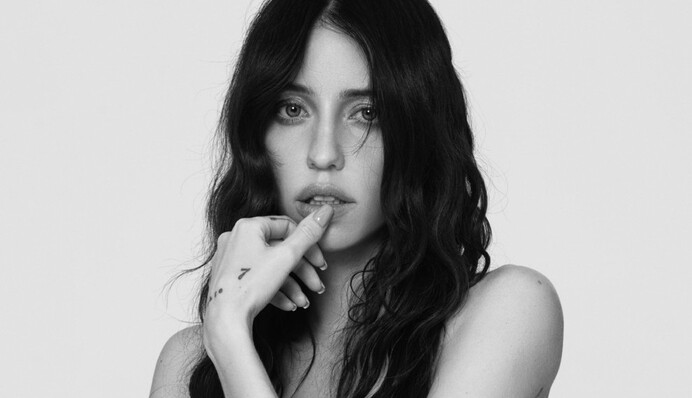 Надя Дорофєєва знялася топлес та розповіла, як комплексувала через невеликі груди