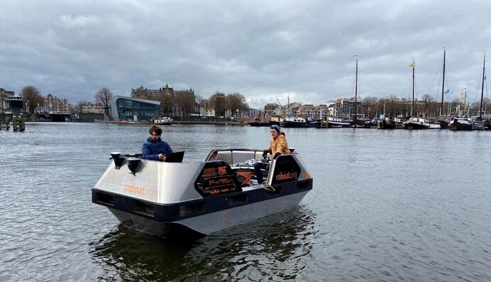В Амстердаме запустили первые беспилотные такси на воде: видео