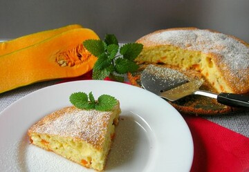 Печемо вдома ароматну шарлотку з гарбузом: простий рецепт