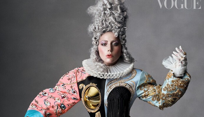 Леді Гага знялася для двох видань Vogue - оголеною та в образах 30-х років