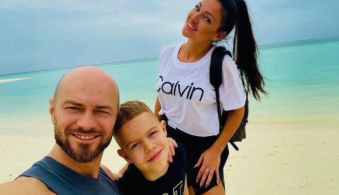 Влад Яма с семьей впервые улетели на Мальдивы: Сбылась еще одна мечта