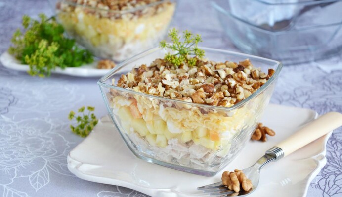 Как приготовить вкусный салат с ананасом и курицей: простой рецепт