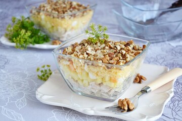 Як приготувати смачний салат з ананасом та куркою: простий рецепт