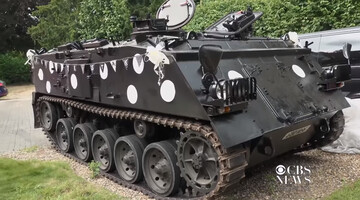 Чоловік купив БТР і перетворив його на надзвичайне авто на весілля