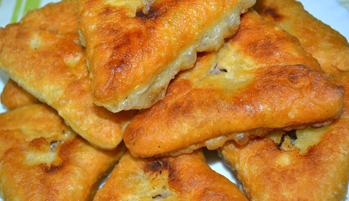 Як приготувати вдома смачні біляші з капустою: простий рецепт