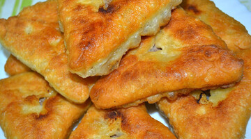 Як приготувати вдома смачні біляші з капустою: простий рецепт