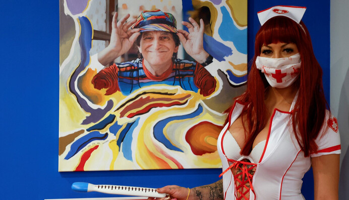 В Австрии бордель предложил бесплатные услуги клиентам, которые сделают прививку от COVID