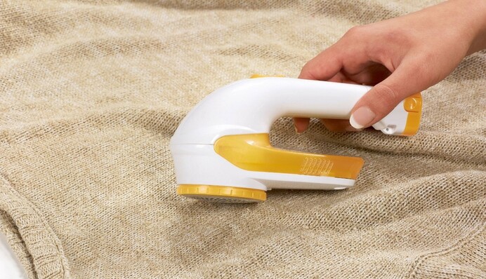 Як прибрати з одягу ковтунці та не зіпсувати тканину: найпростіші способи